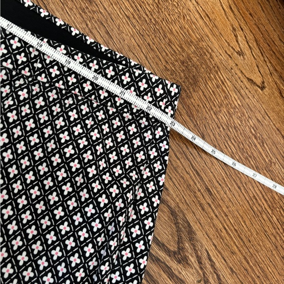 J. Jill size 28 Micro Floral Capris - Picture 3 of 8